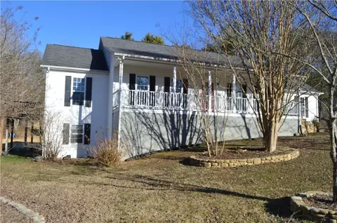 70 Huntingdon Dr, Cleveland, GA 30528