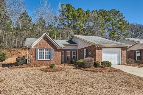 175 Lagrange Ct, Fayetteville, GA 30214