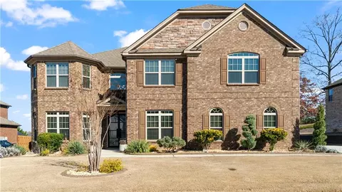 5669 Casa Blanca Ln, Atlanta, GA 30331