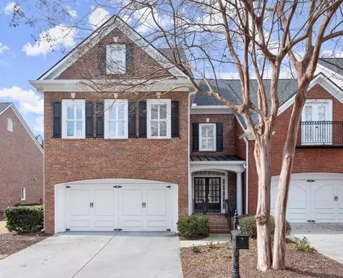 4901 Village Green Dr, Roswell, GA 30075