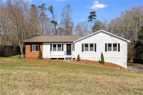 215 Sabrina Ct, Woodstock, GA 30188