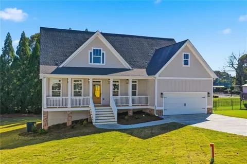 105 Bob White Dr, Calhoun, GA 30701