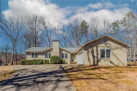 4471 Hidden Oaks Dr, Flowery Branch, GA 30542
