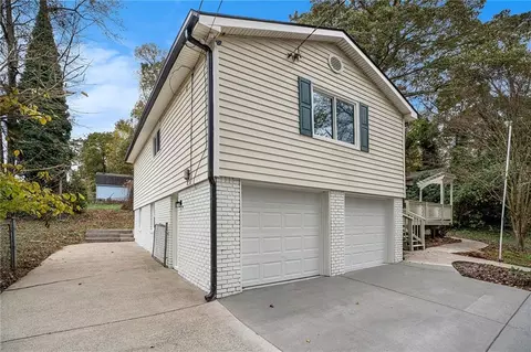 2088 E Cherokee Dr, Woodstock, GA 30188