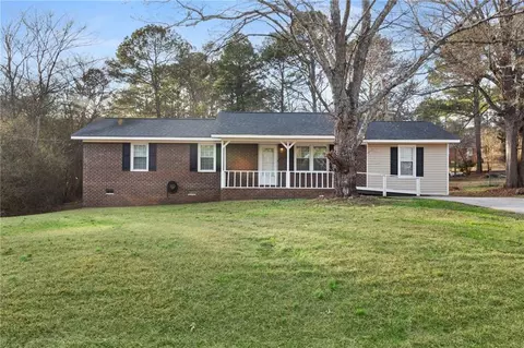 11 Lakemont Dr SE, Silver Creek, GA 30173