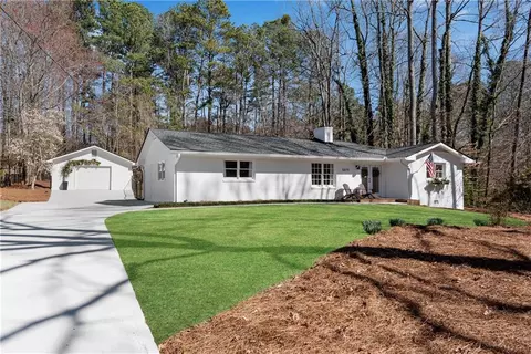 5079 N Dogwood Hills Dr, Buford, GA 30518