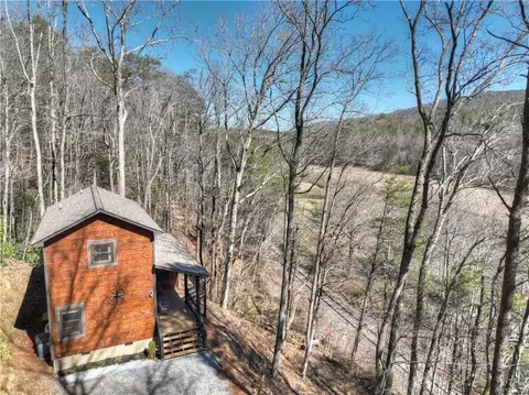204 Mountain View Cir, Blue Ridge, GA 30513 photo 2