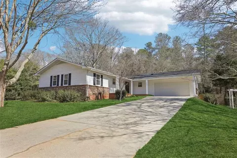 6124 Shamrock Dr, Covington, GA 30014
