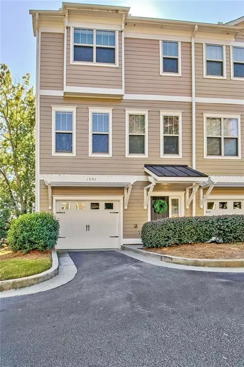 1901 Sterling Oaks Cir, Atlanta, GA 30319