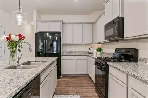 Kitchen - 185 Kimberleys Xing, Jasper, GA 30143 photo 2 of 2