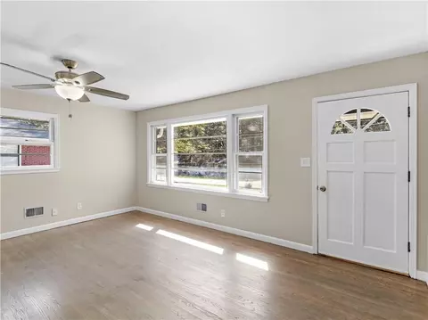 Living - 1088 Lloyd Dr, Forest Park, GA 30297 photo 4 of 6