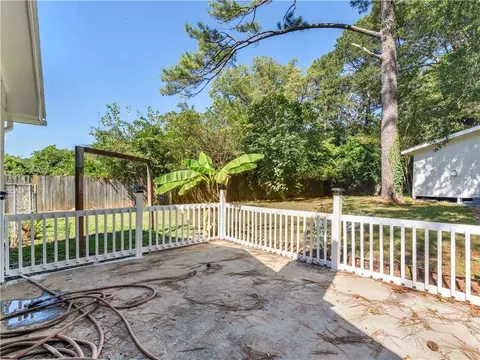 Exterior - 1088 Lloyd Dr, Forest Park, GA 30297 photo 3 of 6