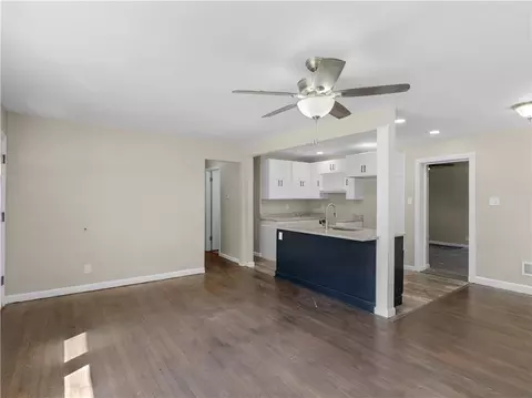 Living - 1088 Lloyd Dr, Forest Park, GA 30297 photo 2 of 6