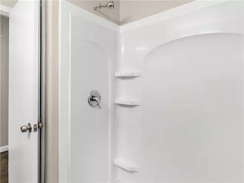Bath - 1088 Lloyd Dr, Forest Park, GA 30297 photo 3 of 3