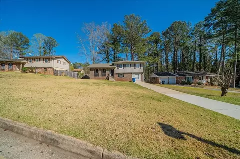 8904 Creekwood Ct, Riverdale, GA 30274