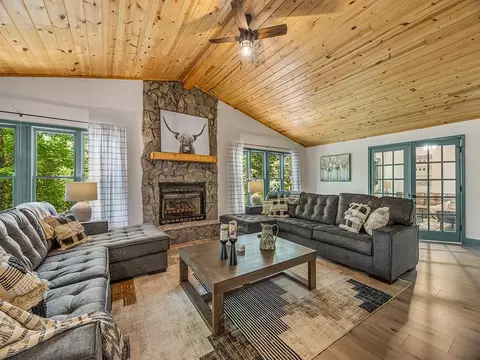 132 Indigo Dr, Ellijay, GA 30540