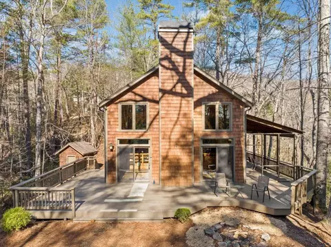 572 Nichols Branch Ln, Clayton, GA 30525