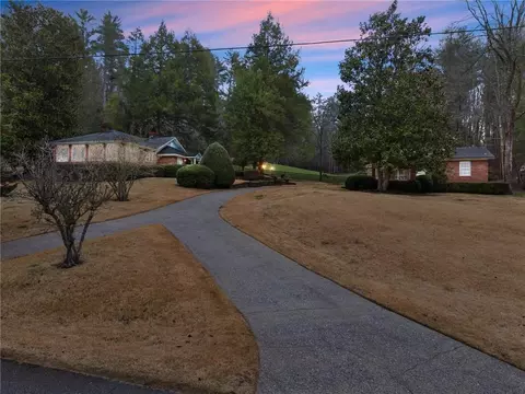 1924 Dicks Creek Rd, Cleveland, GA 30528
