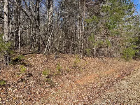 275 Shore Crest Dr, Martin, GA 30557