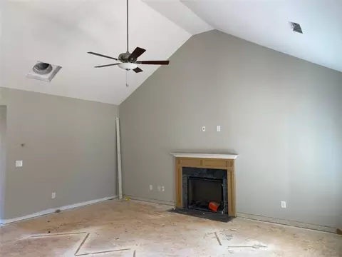 Living - 115 Westminster Ct, Winder, GA 30680 photo 2 of 2
