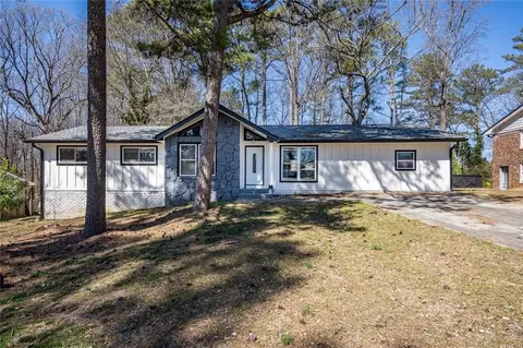 2623 Regal Cir, Lawrenceville, GA 30044