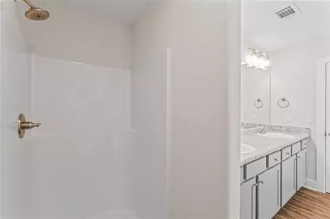 Bath - 11204 Cornerstone Way, Hampton, GA 30228 photo 3 of 5