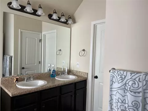 Bath - 2190 Bridgewater Pass, Hampton, GA 30228 photo 1 of 5