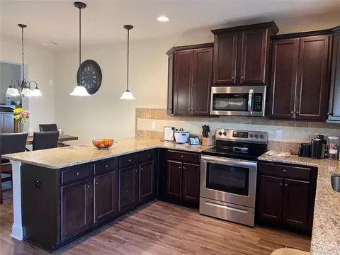 Kitchen - 2190 Bridgewater Pass, Hampton, GA 30228 photo 2 of 4