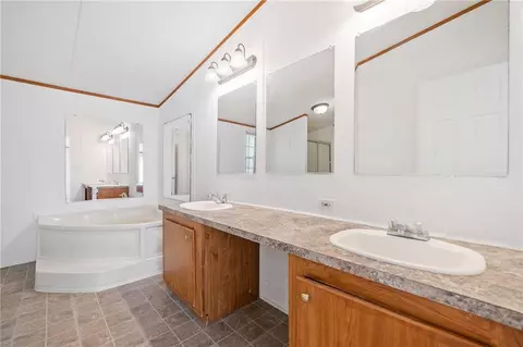 Bath - 95 Riverbrooke Trl, Covington, GA 30016 photo 1 of 6