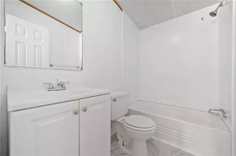 Bath - 95 Riverbrooke Trl, Covington, GA 30016 photo 6 of 6