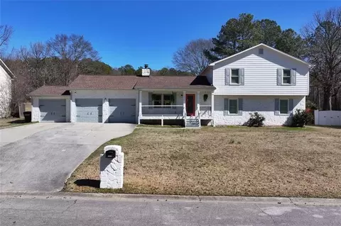 3353 Old Oaks Rd, Buford, GA 30519