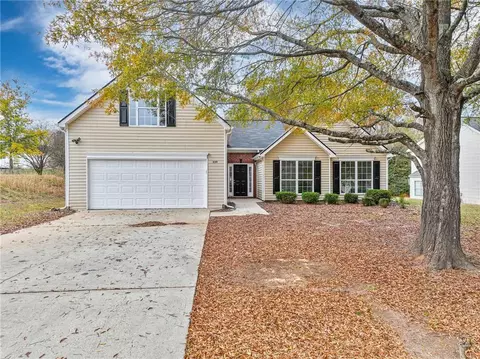 539 Easton Dr, Locust Grove, GA 30248