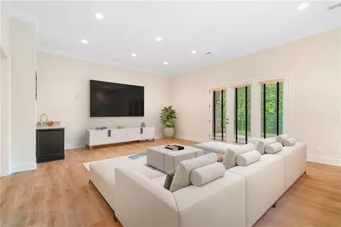 Living - 7336 Eagle Ct, Jefferson, GA 30549 photo 6 of 8