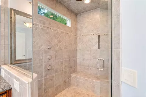 Bath - 7336 Eagle Ct, Jefferson, GA 30549 photo 6 of 9