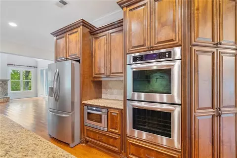Kitchen - 7336 Eagle Ct, Jefferson, GA 30549 photo 8 of 9