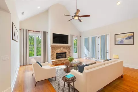 Living - 7336 Eagle Ct, Jefferson, GA 30549 photo 2 of 8