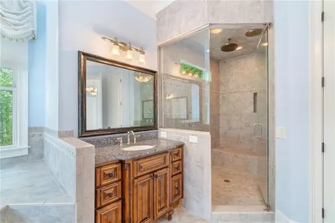 Bath - 7336 Eagle Ct, Jefferson, GA 30549 photo 5 of 9
