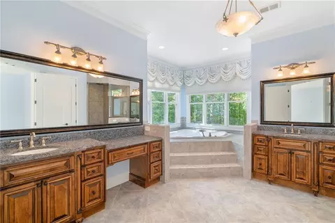 Bath - 7336 Eagle Ct, Jefferson, GA 30549 photo 2 of 9