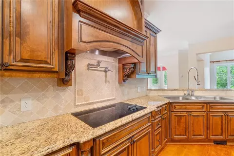 Kitchen - 7336 Eagle Ct, Jefferson, GA 30549 photo 4 of 9