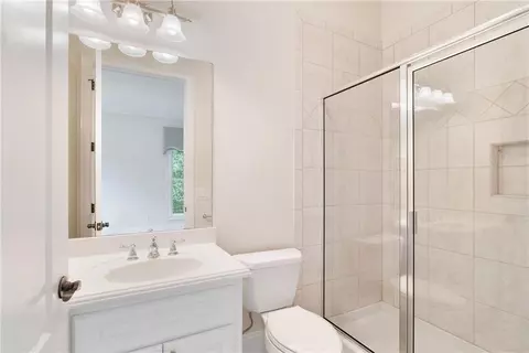 Bath - 7336 Eagle Ct, Jefferson, GA 30549 photo 7 of 9
