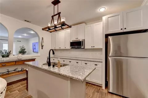 Kitchen - 875 Olmsted Ln, Duluth, GA 30097 photo 6 of 7