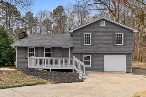 25 Queen Ct, Carrollton, GA 30116