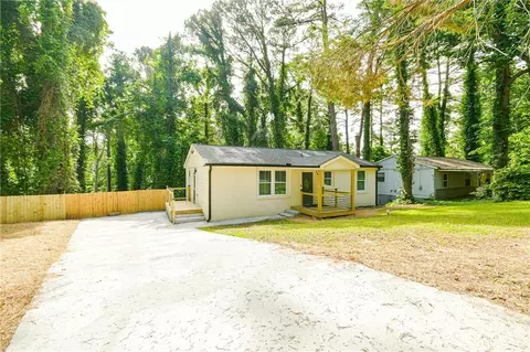 2493 Swallow Cir, Atlanta, GA 30315