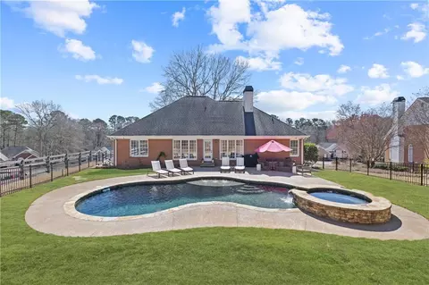 227 Magnolia Dr, Winder, GA 30680