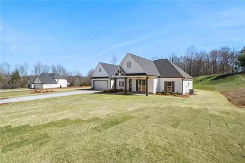 156 Village Creek Dr, Jasper, GA 30143