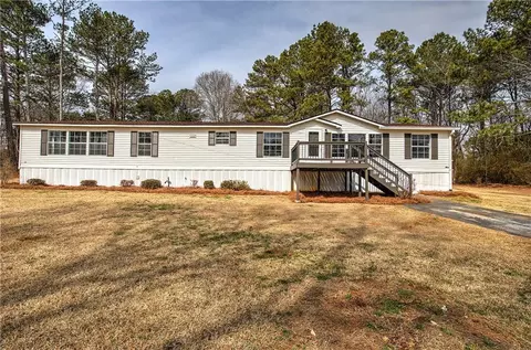 62 W Lakeview Dr, Temple, GA 30179