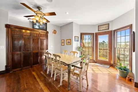 Dining - 812 Riverdale Rd, Toccoa, GA 30577 photo 2 of 3
