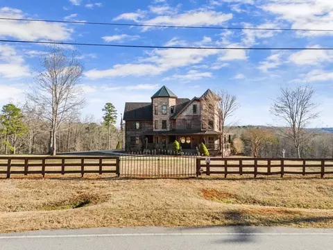 Exterior - 812 Riverdale Rd, Toccoa, GA 30577 photo 2 of 10