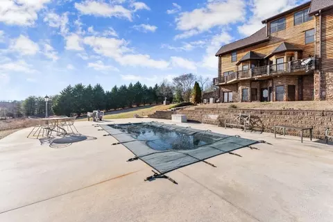 Exterior - 812 Riverdale Rd, Toccoa, GA 30577 photo 7 of 10