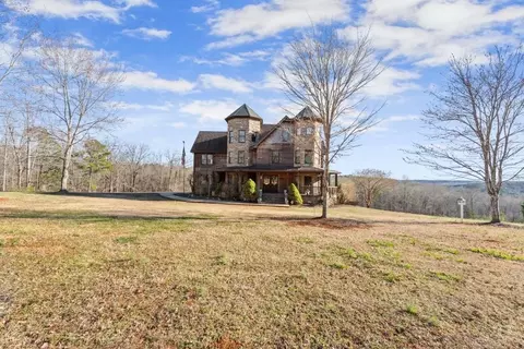 Exterior - 812 Riverdale Rd, Toccoa, GA 30577 photo 4 of 10